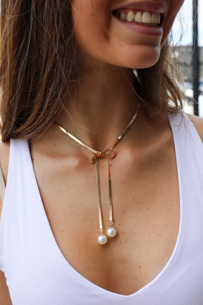 Bow Pearl Serpentine Necklace