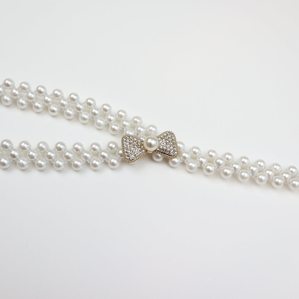 Elegant pearl stretch belt with jeweled accent and classic pearl detailing—perfect for formal occasions, bridal wear, or adding a touch of glamour to everyday outfits.